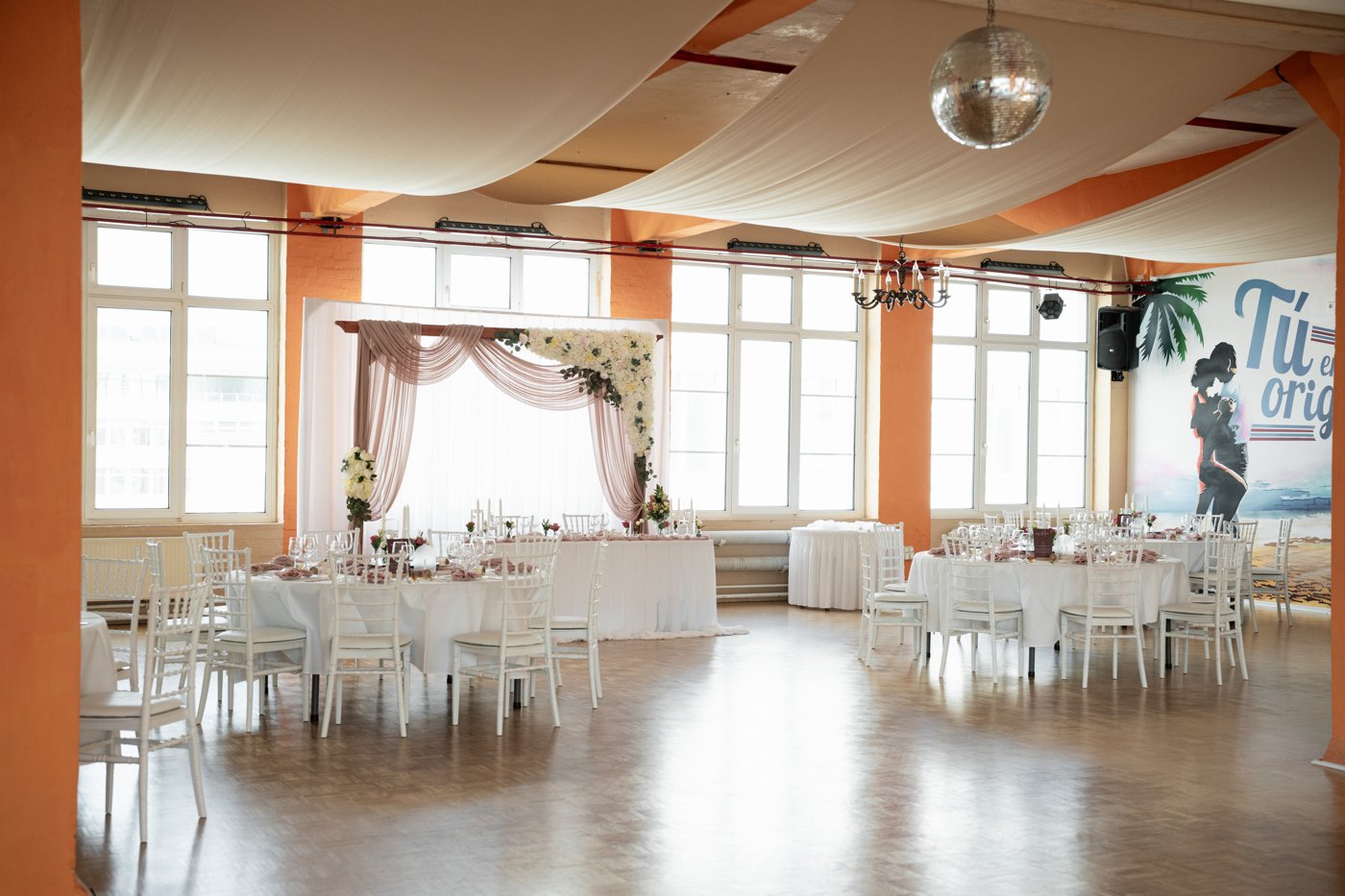 Festlich dekorierter Saal für eine Feier bei Salsa del Alma Braunschweig